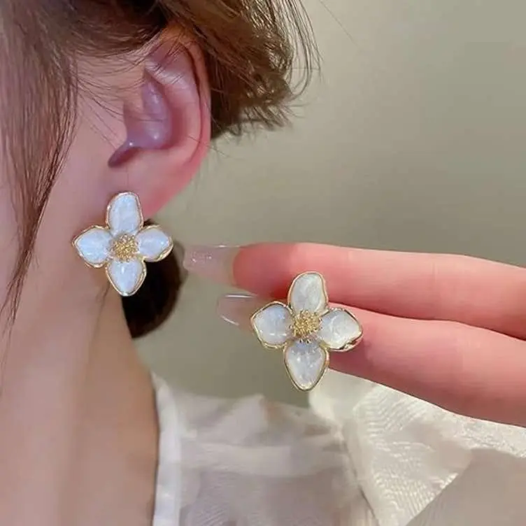Stays White Flower Earrings